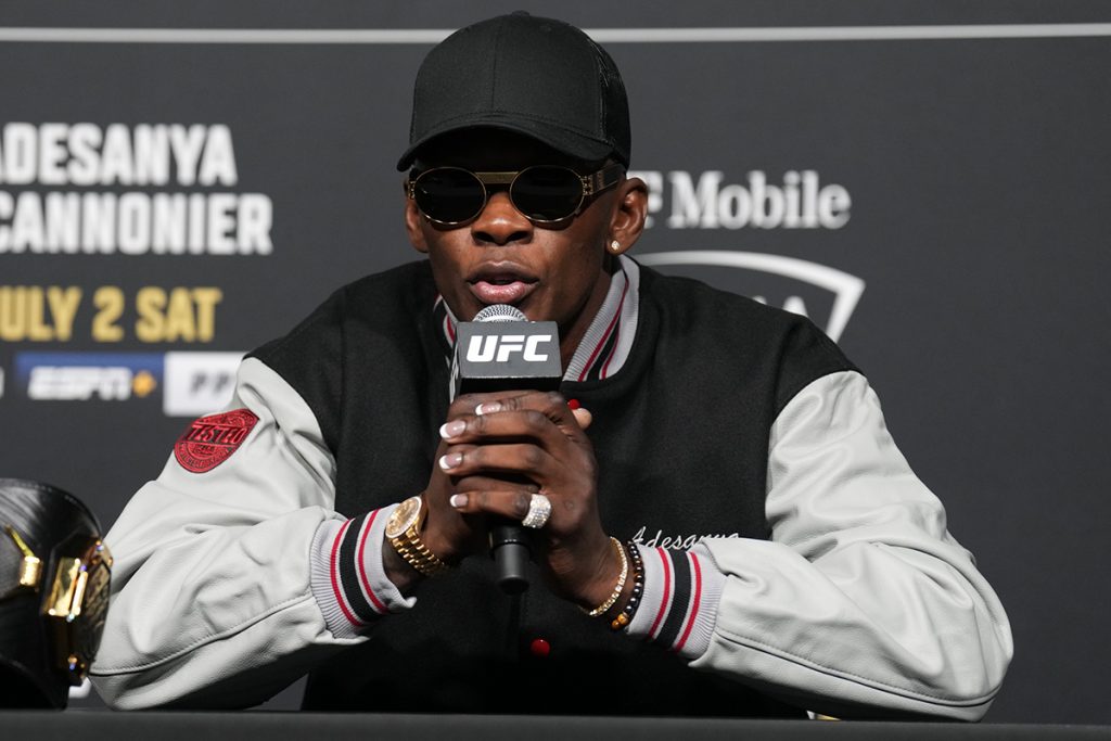 Israel Adesanya Recebe Jaqueta Comemorativa Da Usada E Provoca Jon Jones Ag Fight Mma Ufc 1354