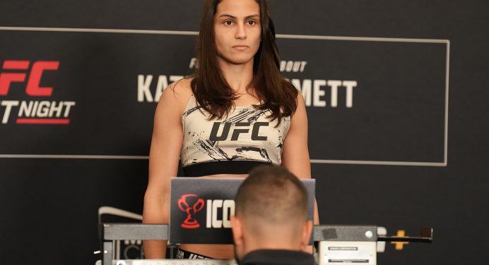 ‘Glorinha’ revela meta de se consolidar no UFC em luta com Maria Oliveira