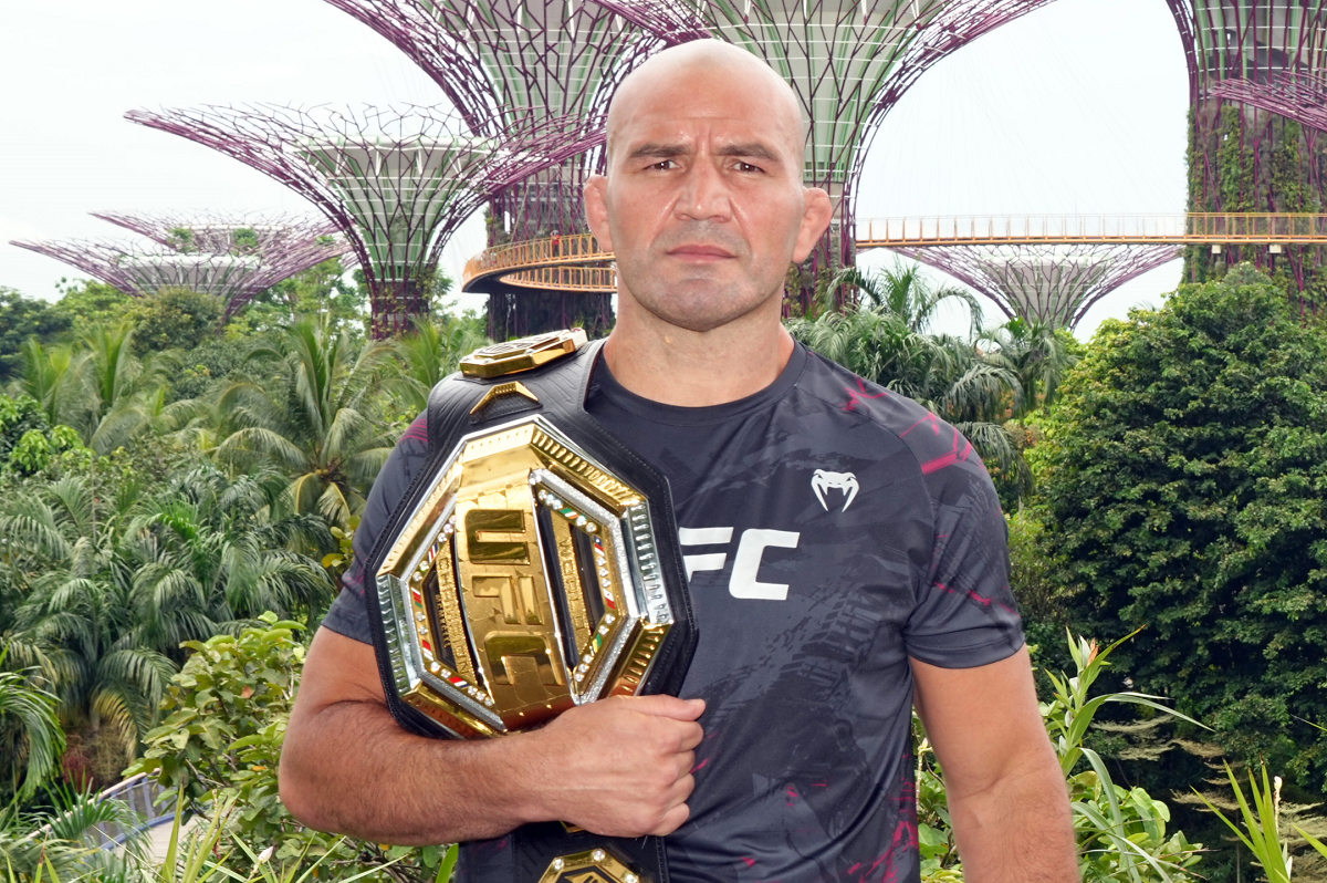Glover promete agressividade em defesa de cinturão no UFC: “Vou meter a porrada”