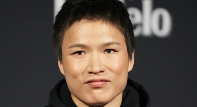 Zhang Weili elege data ideal para enfrentar a campeã Carla Esparza no UFC
