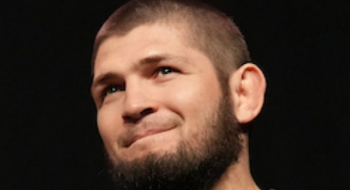 Cormier revela quantia milionária gasta por Khabib em camp de Makhachev