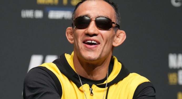 Tony Ferguson se oferece para treinar Jake Paul no MMA