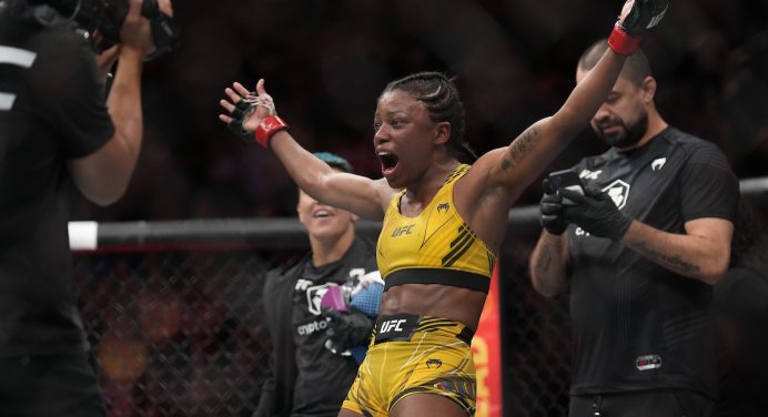 Penetra de festa de Anitta supera compatriota e vence a primeira no UFC