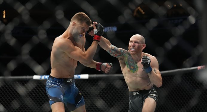 Josh Emmett supera Calvin Kattar por pontos e se aproxima de ‘title shot’