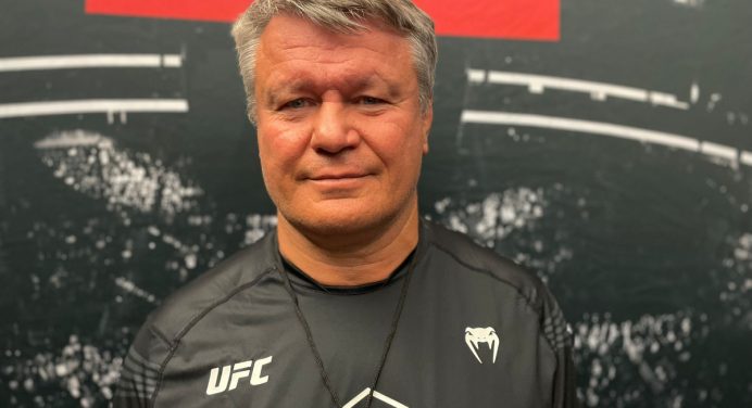 Oleg Taktarov torce por inclusão no Hall da Fama do UFC ao lado de Marco Ruas