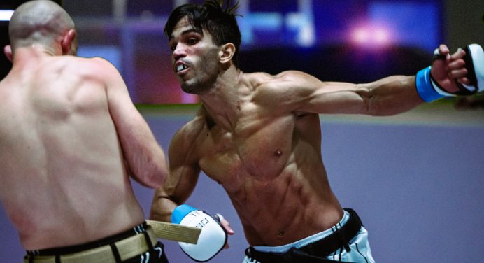 Luiz Rocha protagoniza primeira luta entre campeões do Karate Combat