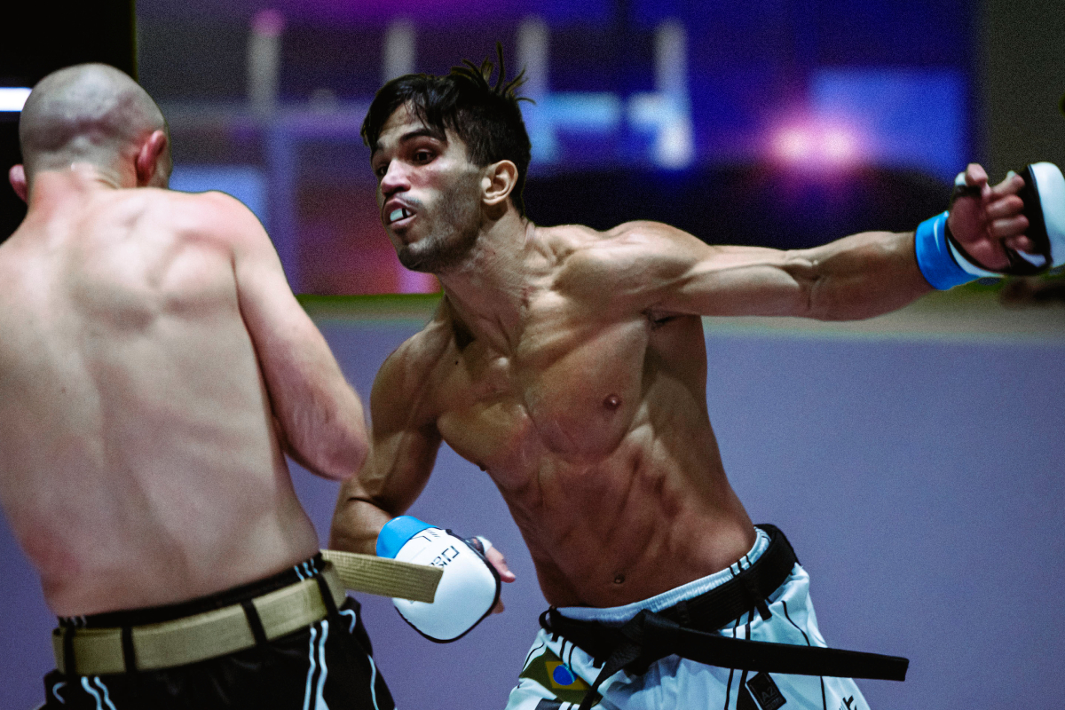 Luiz Rocha protagoniza primeira luta entre campeões do Karate Combat