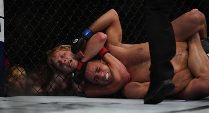 Nova sensação do UFC, Paddy Pimblett finaliza rival e faz a festa da torcida em Londres