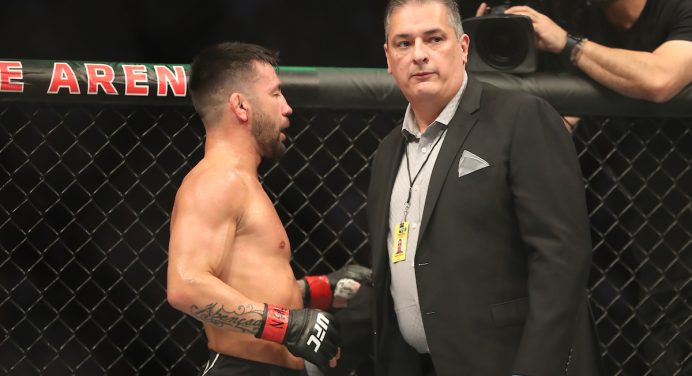 Pedro Munhoz revela que dedada no olho causou lesão na córnea: “Não conseguia ver”