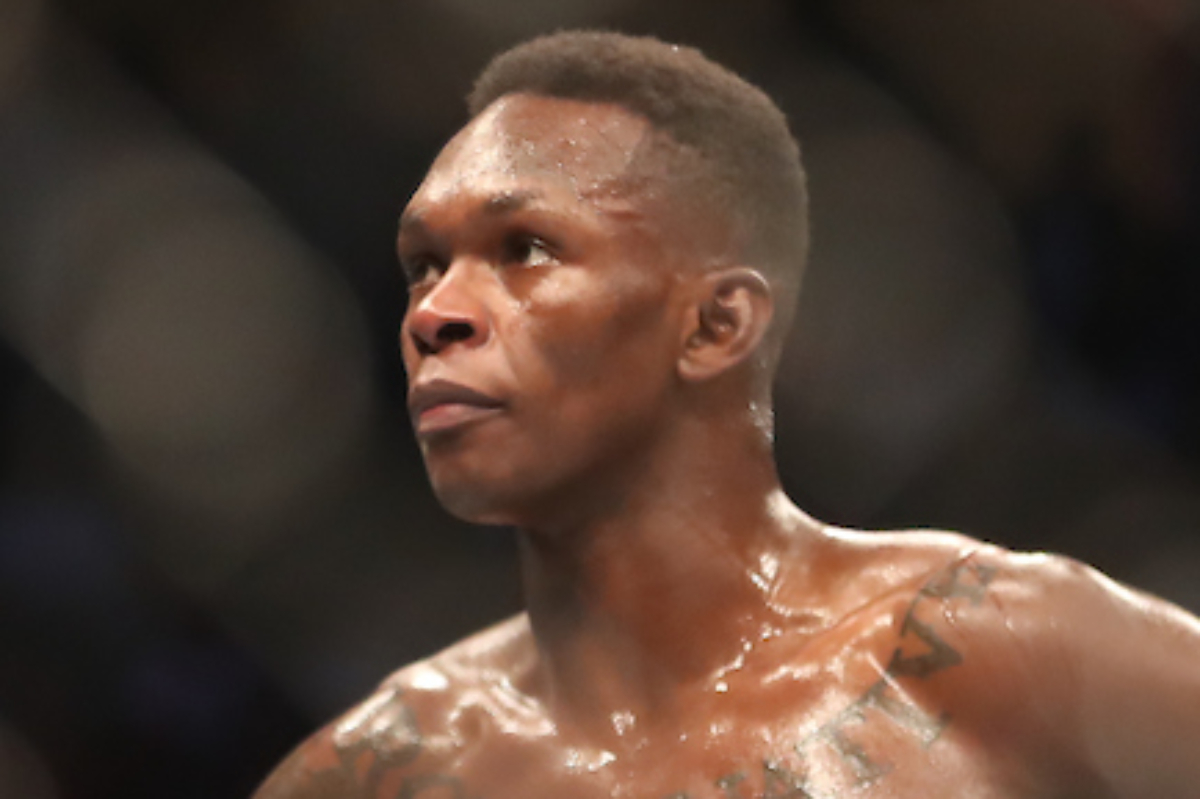 Cormier defende Adesanya após críticas por atuação monótona no UFC 276