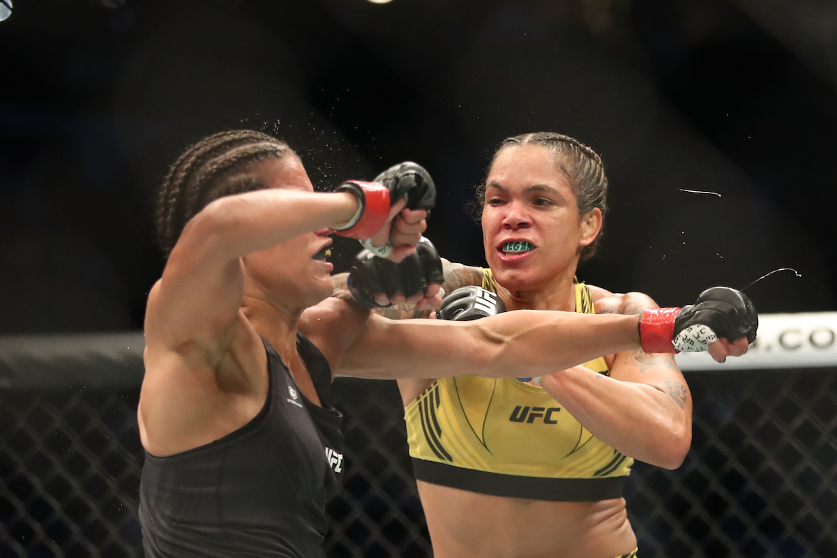 Ex-campeão do UFC rechaça necessidade de trilogia entre Amanda e Peña