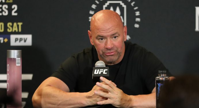 Dana aponta como desrespeitosa atitude de Deiveson após vitória de Moreno