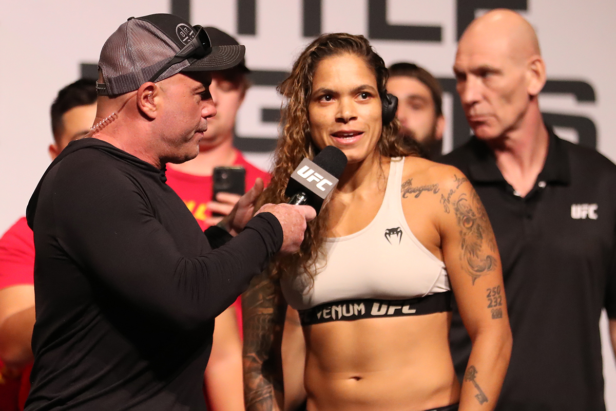 Amanda Nunes luta para recuperar cinturão em meio a rumores sobre futuro no UFC