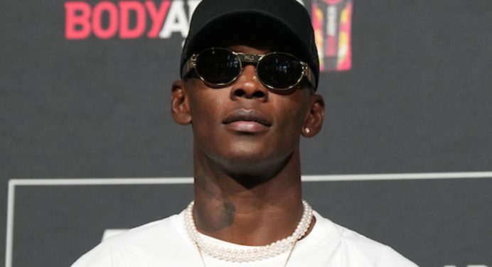 Israel Adesanya revela sonho de levar o UFC para a África pela primeira vez na história