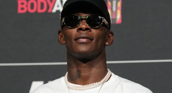 Adesanya ignora derrotas e explica principal motivação para lutar contra rival ‘Poatan’