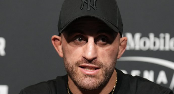 Volkanovski reage a possível volta de Magomedsharipov ao UFC: “Seria uma grande luta”