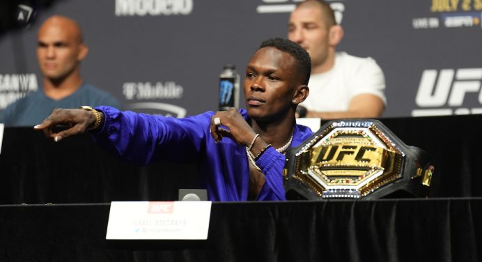 Adesanya cogita encarar Rockhold, mas impõe condição: “Depende de como vencer Costa”