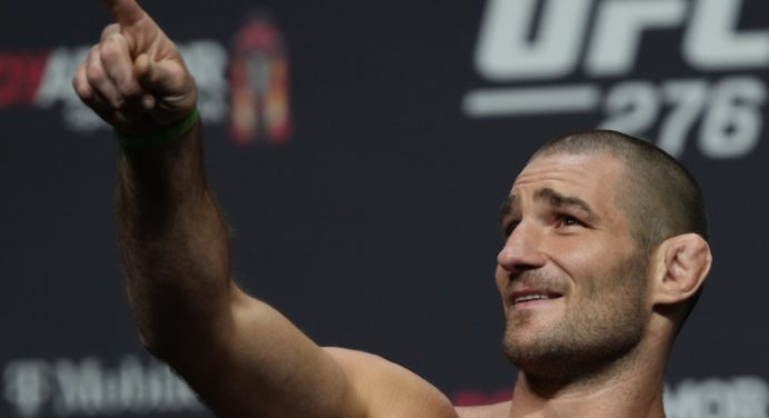 Strickland afirma que Adesanya não merece revanche imediata contra ‘Poatan’ no UFC