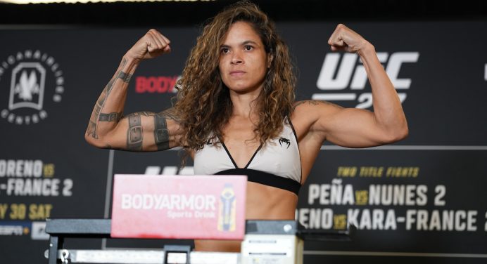 Amanda passa tranquila pela balança e confirma revanche contra Peña no UFC 277