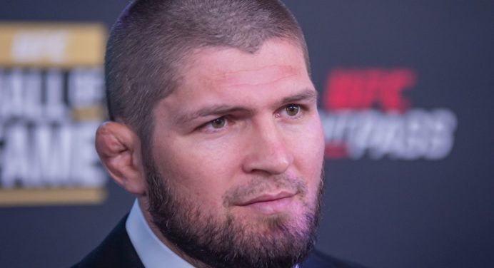 Khabib classifica Makhachev como mais habilidoso do que Charles e crava: “Passa por cima”