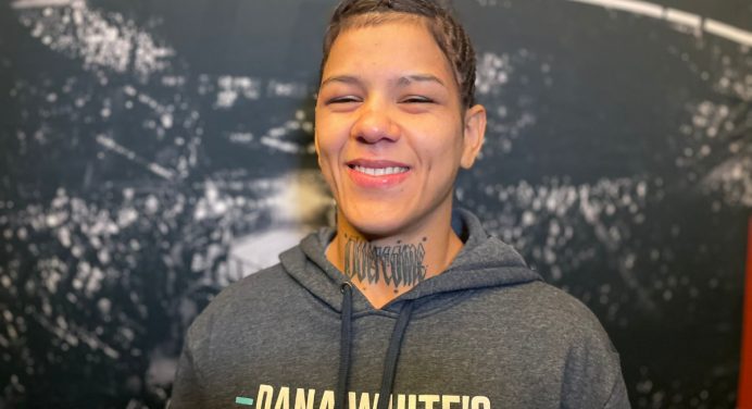 Denise Gomes destaca apoio da equipe na conquista do contrato com o UFC