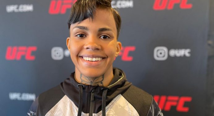 Mesmo aos 20 anos, Iasmin Lucindo destaca experiência antes de estrear no UFC