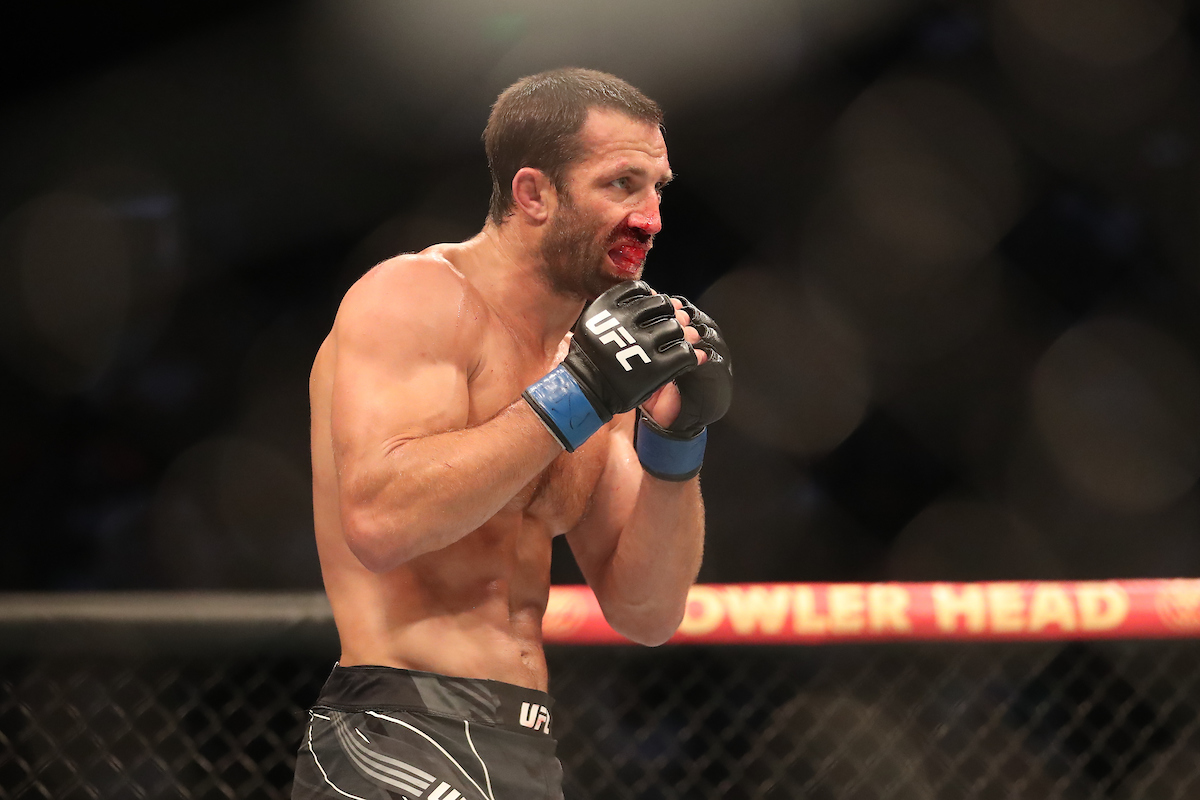 Khabib descarta contratação de Rockhold para o Eagle FC: “Tem nada a provar”