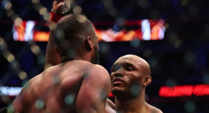 Kamaru Usman parabeniza Leon Edwards por vitória, mas promete vingança no UFC