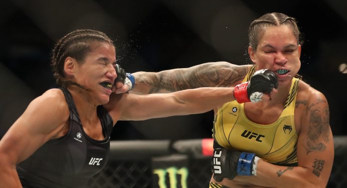 Amanda Nunes e Julianna Peña recebem gancho médico por tempo indeterminado
