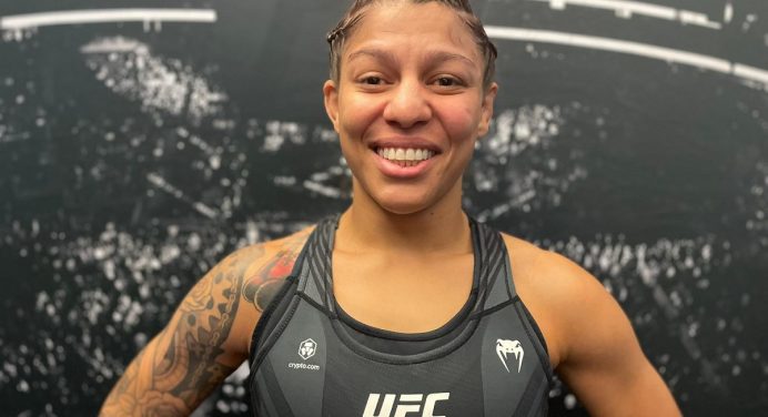 ‘Sheetara’ recorda polêmica, ‘agradece’ juiz e diz que teve receio da luta voltar