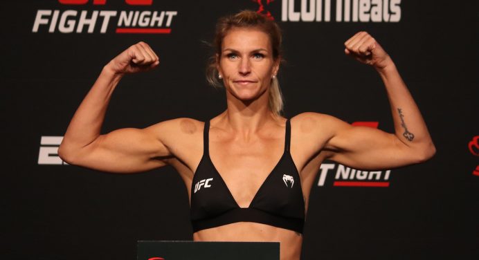 Lutadora suíça faz história e vence a primeira luta do UFC na França