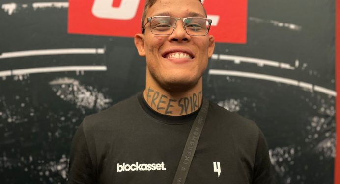 Caio Borralho luta com inteligência, supera oponente e segue invicto no UFC