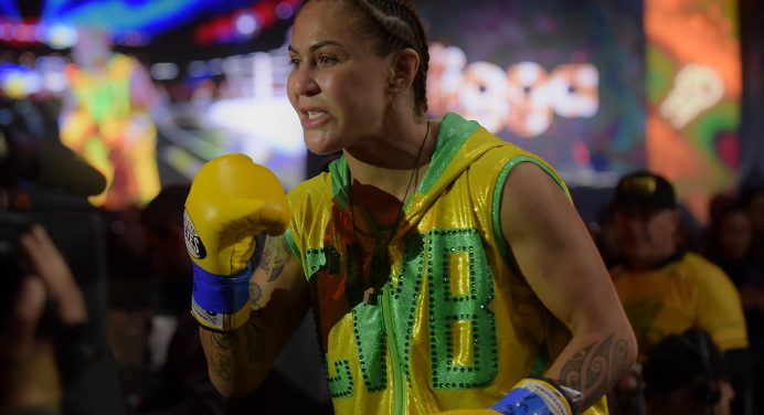 Cris Cyborg nocauteia influencer e amplia invencibilidade no boxe