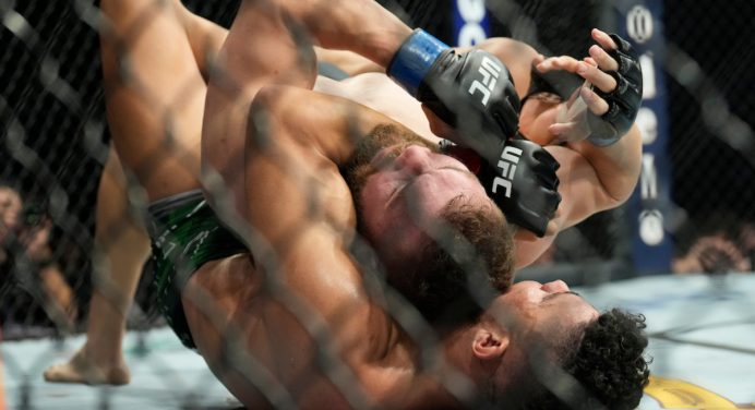 Johnny Walker vence no 1º round e completa noite perfeita do Brasil no UFC