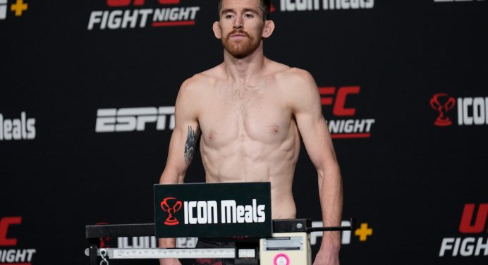 Cory Sandhagen vence luta principal do UFC Vegas 60 após interrupção médica