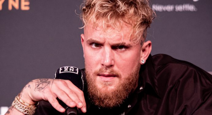 Jake Paul revela interesse na luta entre Uriah Hall e ex-NFL: “Talvez encare o vencedor”