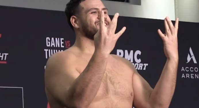 Tai Tuivasa crava 9 kg a mais que Ciryl Gane na pesagem do UFC Paris