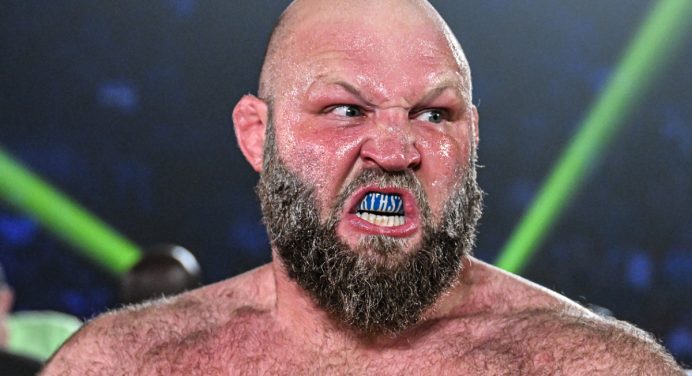 Ex-UFC, Ben Rothwell atropela rival em 19 segundos na estreia no boxe sem luvas