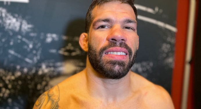 Raphael Assunção indica aposentadoria na próxima luta e sugere despedida no UFC Rio