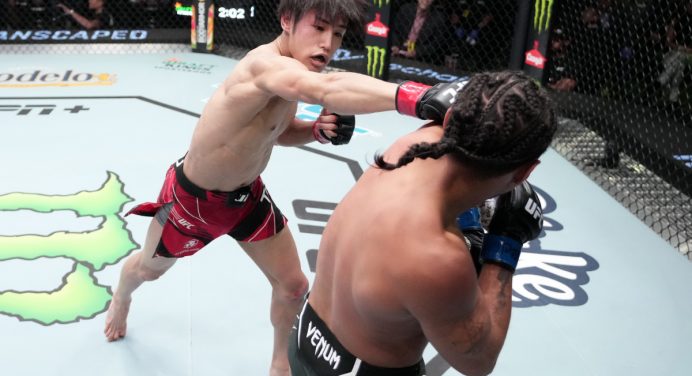 Promessa japonesa leva bônus de R$ 266 mil por ‘Performance da Noite’ no UFC