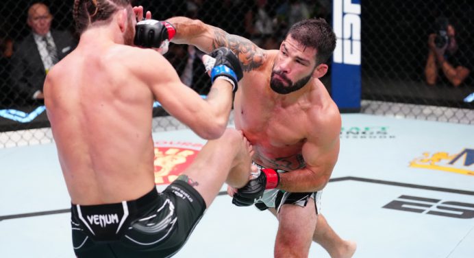 Raphael Assunção volta a vencer no UFC e deixa má fase para trás