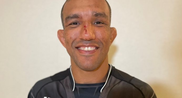 Raoni Barcelos confessa alívio por voltar a vencer e pede vaga no UFC Rio