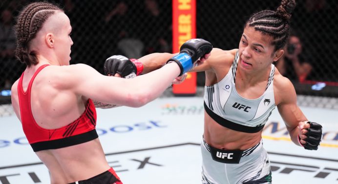 Com chute rodado, Natália Silva vence rival por nocaute na abertura do UFC Vegas 65