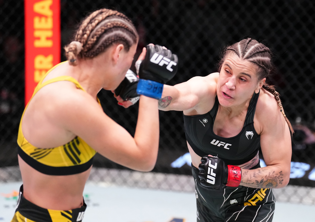 Jennifer Maia leva a melhor em ‘duelo de boxe’ e volta a vencer no UFC