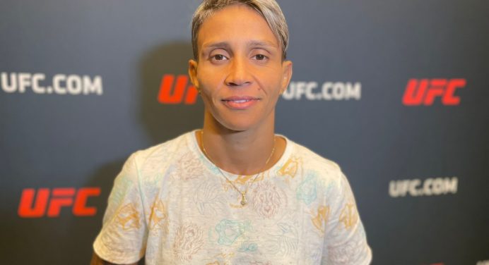 Amanda Lemos promete trazer cinturão do UFC para o Brasil