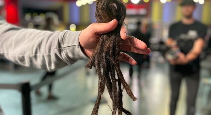 Lutadora do UFC corta o cabelo e consegue bater o peso na última tentativa; veja