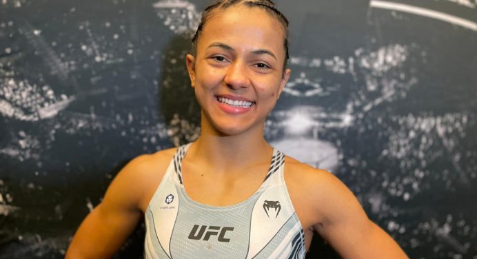 Natália Silva manda recado para rivais após segunda vitória no UFC: “Cheguei”