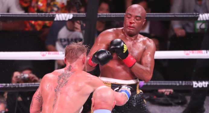 Cormier culpa ‘falta de ação’ por derrota de Anderson Silva para Jake Paul