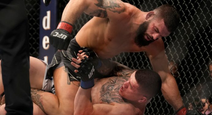 Wellington Turman sofre com grappling do rival e é derrotado no UFC 281