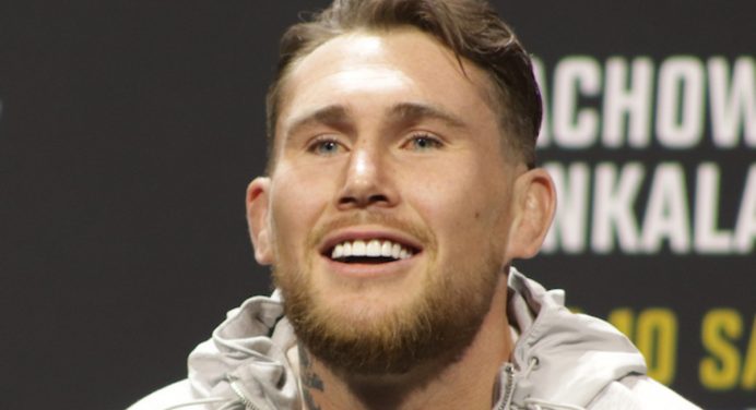 Darren Till afirma que Khamzat Chimaev venceria Alex Poatan em segundos